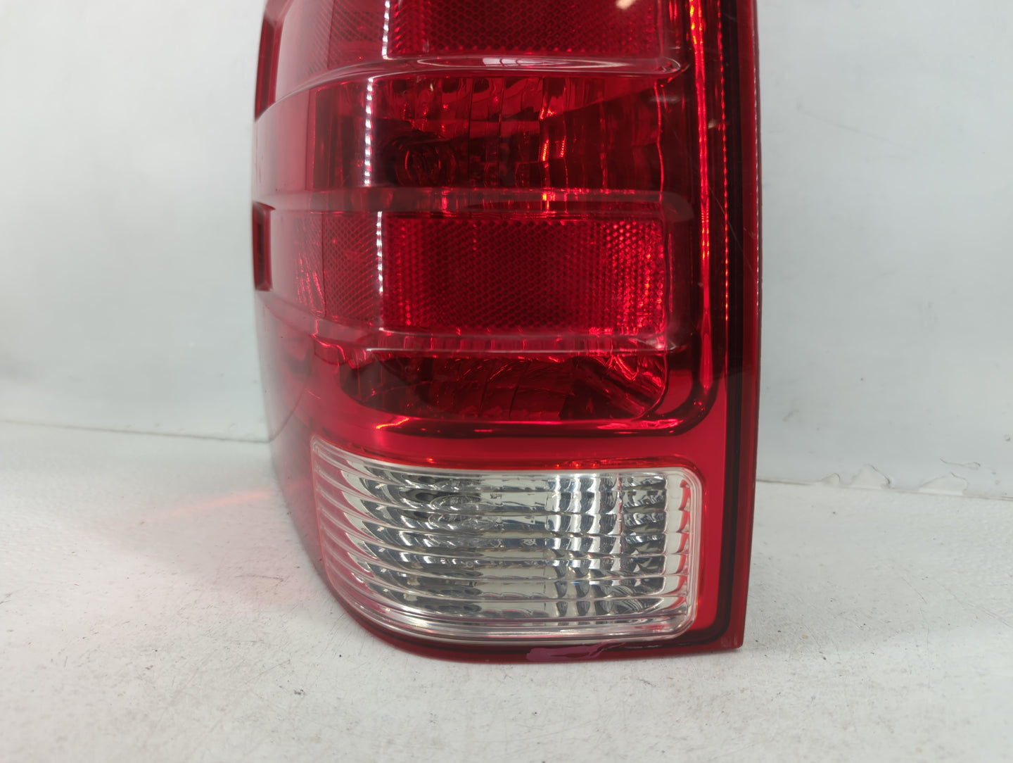 2006 Ford Expedition Tail Light Assembly Driver Left OEM P/N:44ZH-1577A Fits OEM Used Auto Parts - Oemusedautoparts1.com