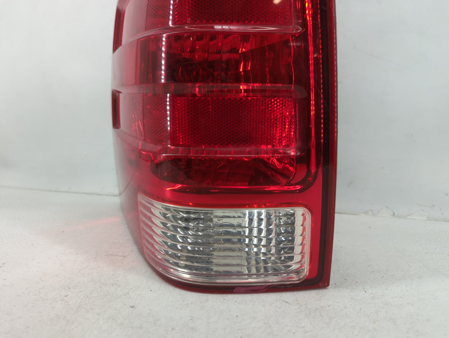 2006 Ford Expedition Tail Light Assembly Driver Left OEM P/N:44ZH-1577A Fits OEM Used Auto Parts - Oemusedautoparts1.com