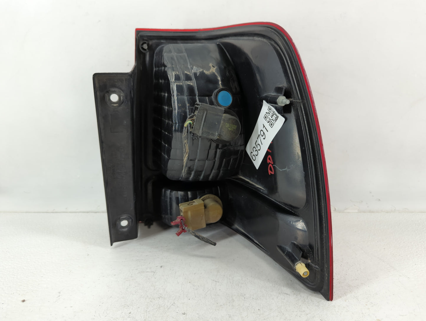 2006 Ford Expedition Tail Light Assembly Driver Left OEM P/N:44ZH-1577A Fits OEM Used Auto Parts - Oemusedautoparts1.com