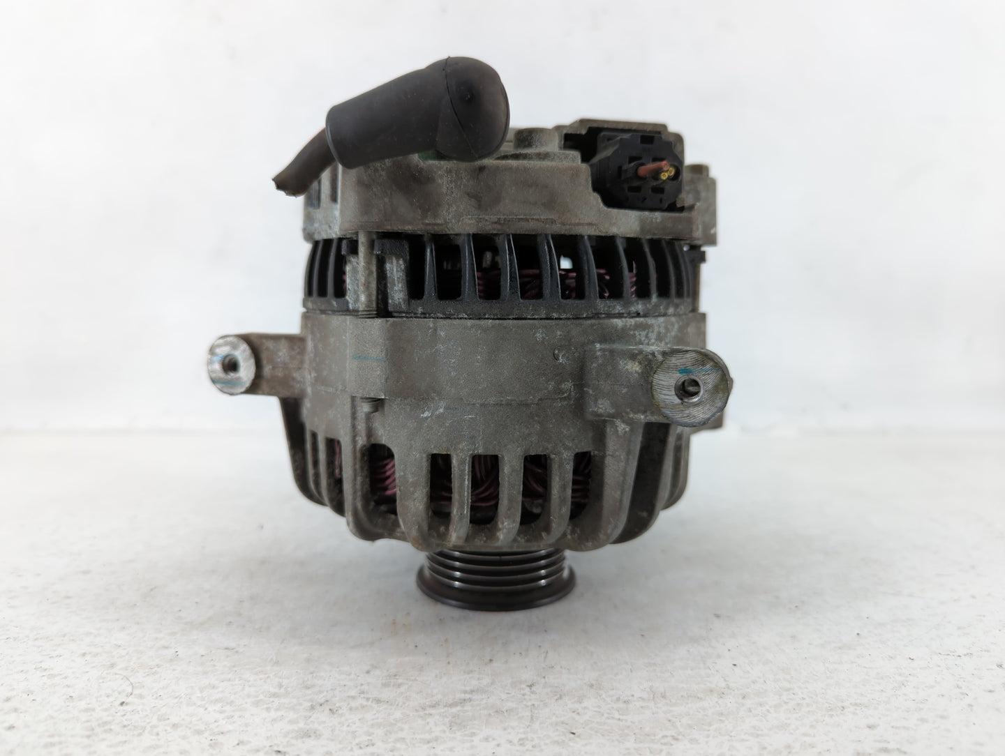 2006 Ford Expedition Alternator Replacement Generator Charging Assembly Engine OEM P/N:05062208 5L7T Fits OEM Used Auto Part