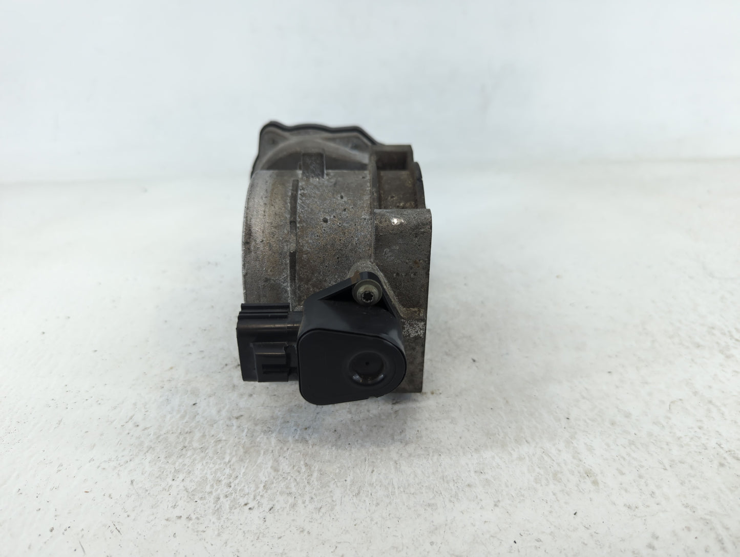 2006 Ford Expedition Throttle Body P/N:1176793 3L3E-AE Fits Fits 2004 2005 2007 2008 2009 2010 OEM Used Auto Parts - Oemused