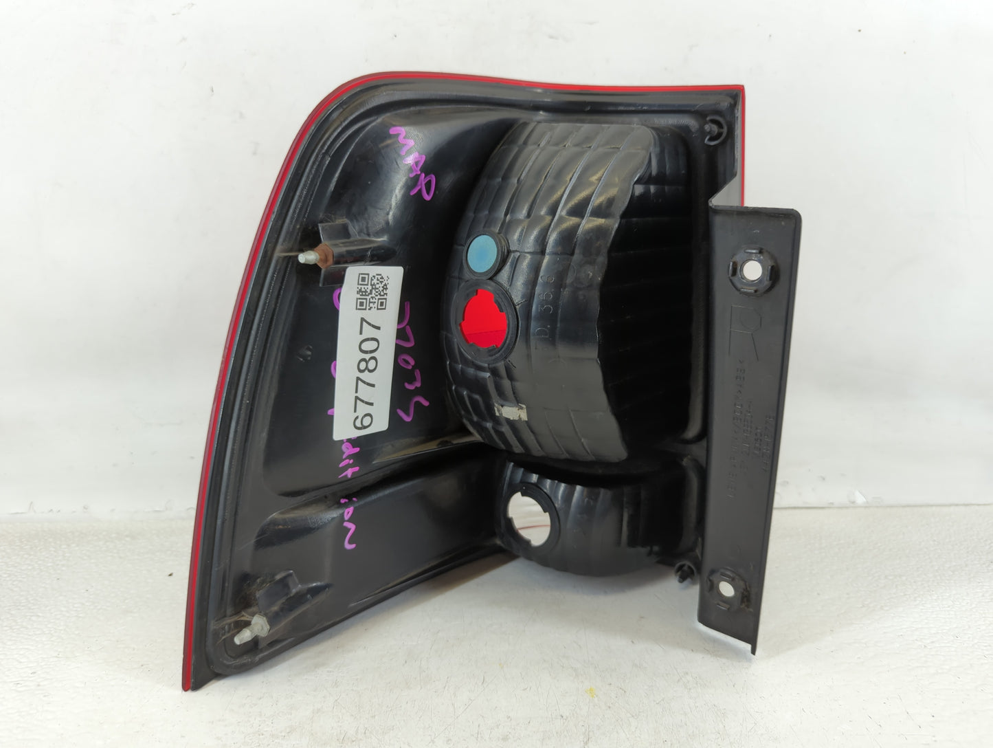 2003-2006 Ford Expedition Tail Light Assembly Passenger Right OEM P/N:44ZH-1577B Fits Fits 2003 2004 2005 2006 OEM Used Auto