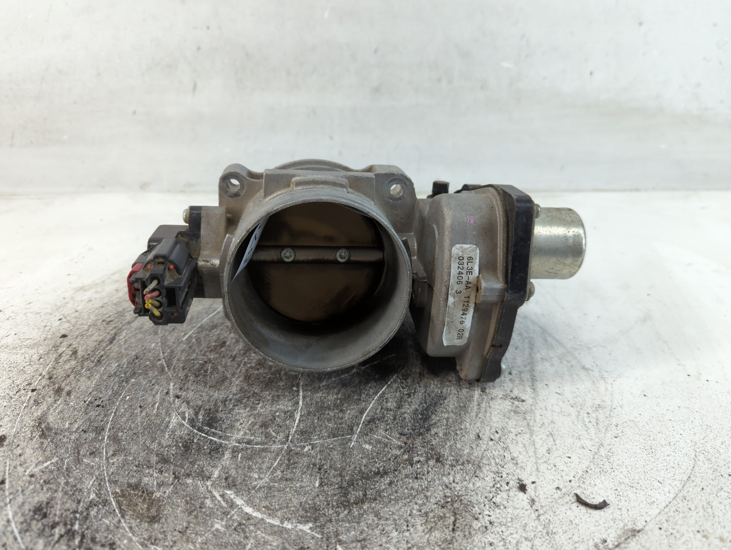 2006 Ford Expedition Throttle Body P/N:6L3E-AA Fits Fits 2004 2005 2007 2008 2009 2010 OEM Used Auto Parts - Oemusedautopart
