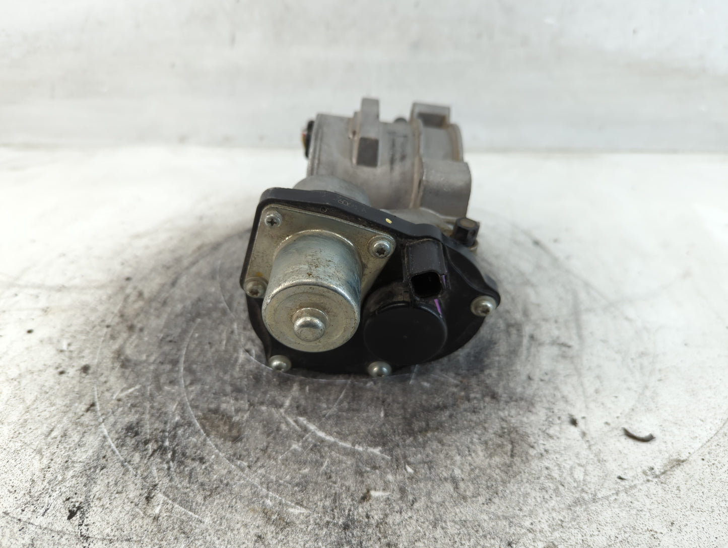 2006 Ford Expedition Throttle Body P/N:6L3E-AA Fits Fits 2004 2005 2007 2008 2009 2010 OEM Used Auto Parts - Oemusedautopart