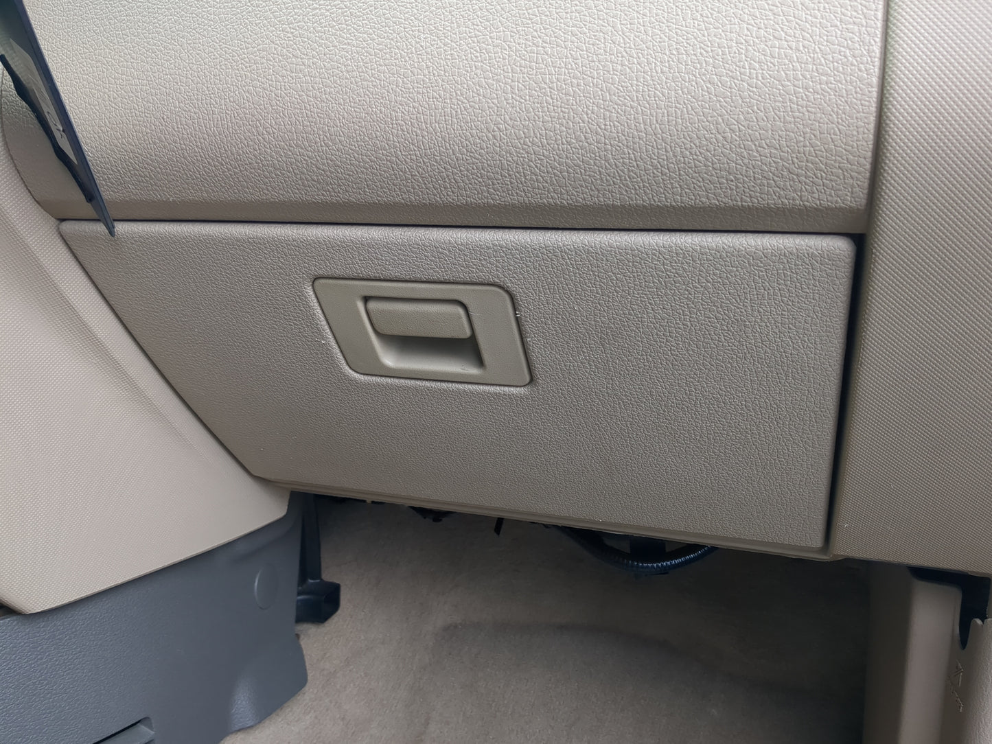 2006 Ford Explorer Passenger Glove Box Door Storage Compartment - Oemusedautoparts1.com