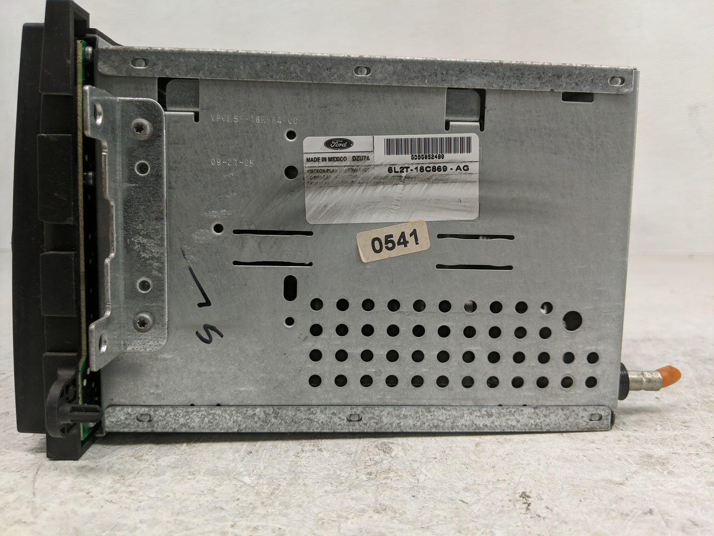 2006 Ford Explorer Radio AM FM Cd Player Receiver Replacement P/N:6L2T-18C869-AG Fits OEM Used Auto Parts - Oemusedautoparts