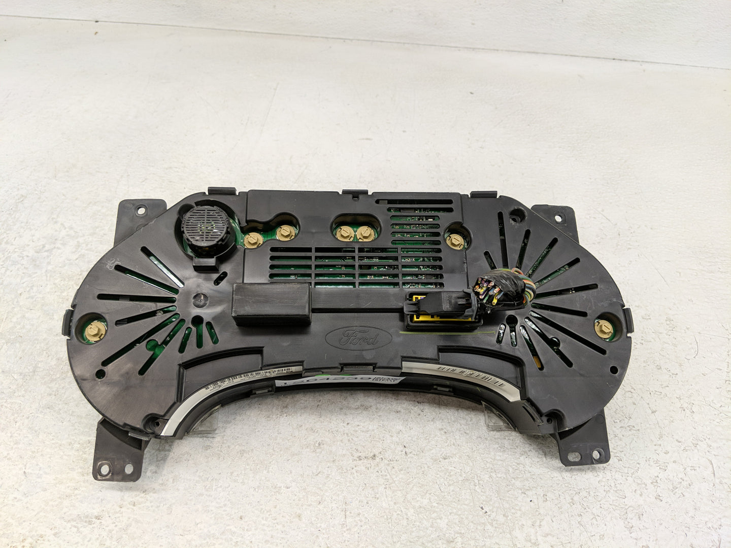 2006 Ford Explorer Instrument Cluster Speedometer Gauges P/N:6L2T-10849-AM Fits OEM Used Auto Parts - Oemusedautoparts1.com