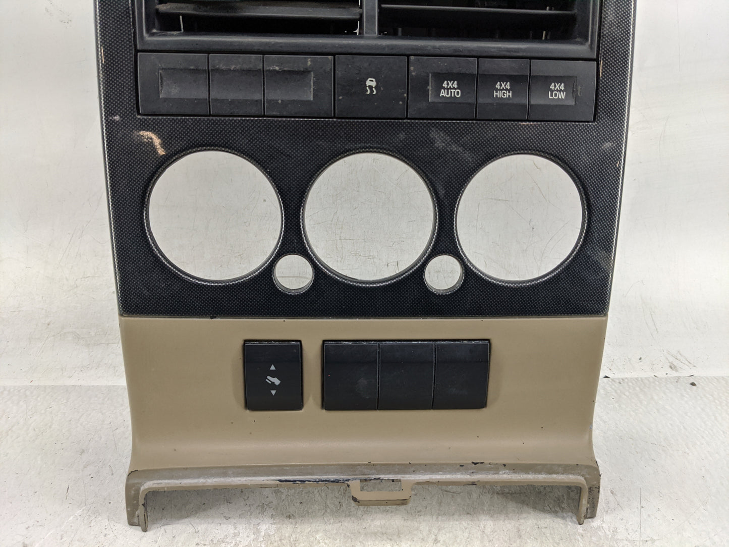 2006 Ford Explorer Information Radio Display Screen Bezel Vents - Oemusedautoparts1.com