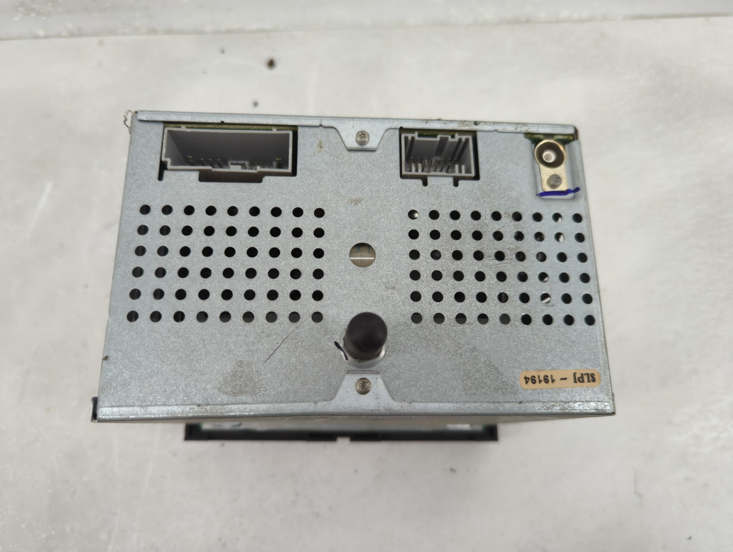 2006-2007 Ford Explorer Radio AM FM Cd Player Receiver Replacement P/N:6L2T-18C869-AG Fits Fits 2006 2007 OEM Used Auto Part