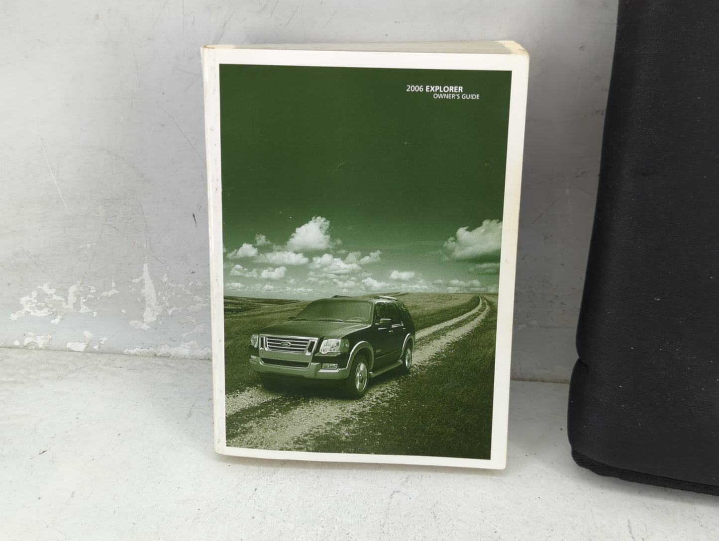 2006 Ford Explorer Owners Manual Book Guide P/N:6L2J-19A321-EA OEM Used Auto Parts - Oemusedautoparts1.com
