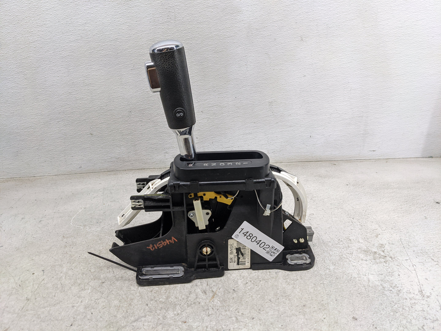 2006 Ford Explorer Floor Console Assembly Shifter - Oemusedautoparts1.com