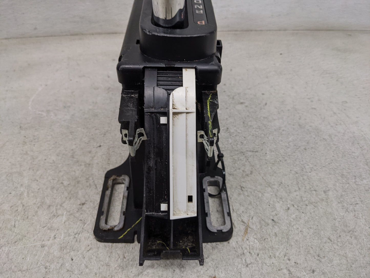 2006 Ford Explorer Floor Console Assembly Shifter - Oemusedautoparts1.com