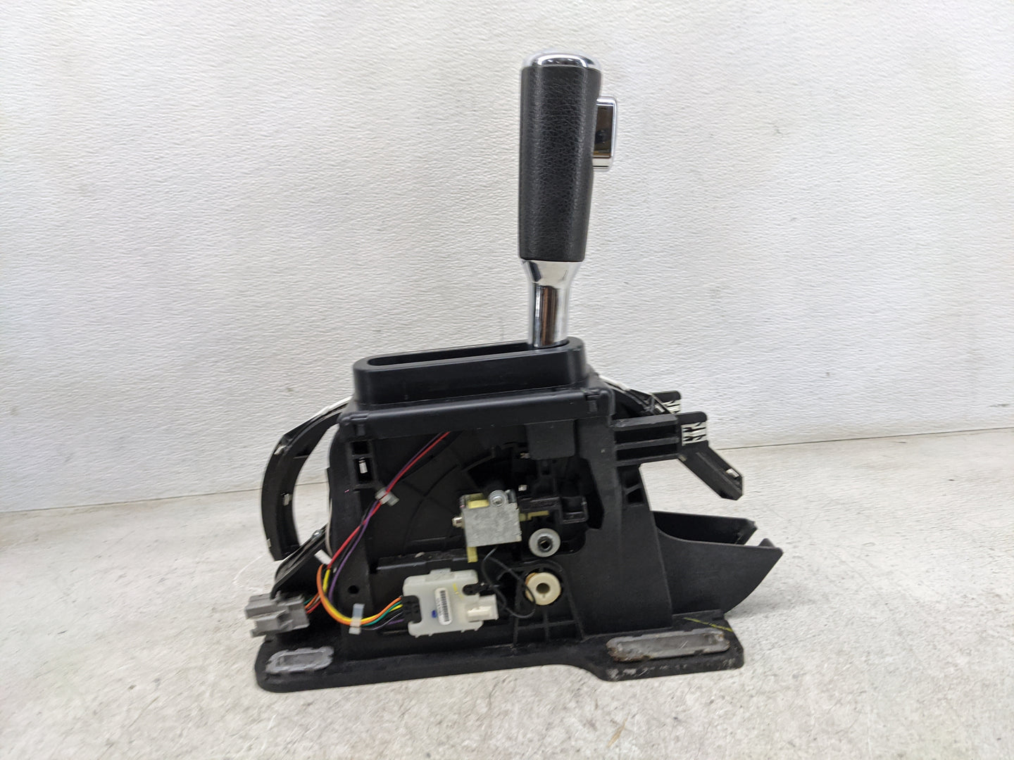 2006 Ford Explorer Floor Console Assembly Shifter - Oemusedautoparts1.com