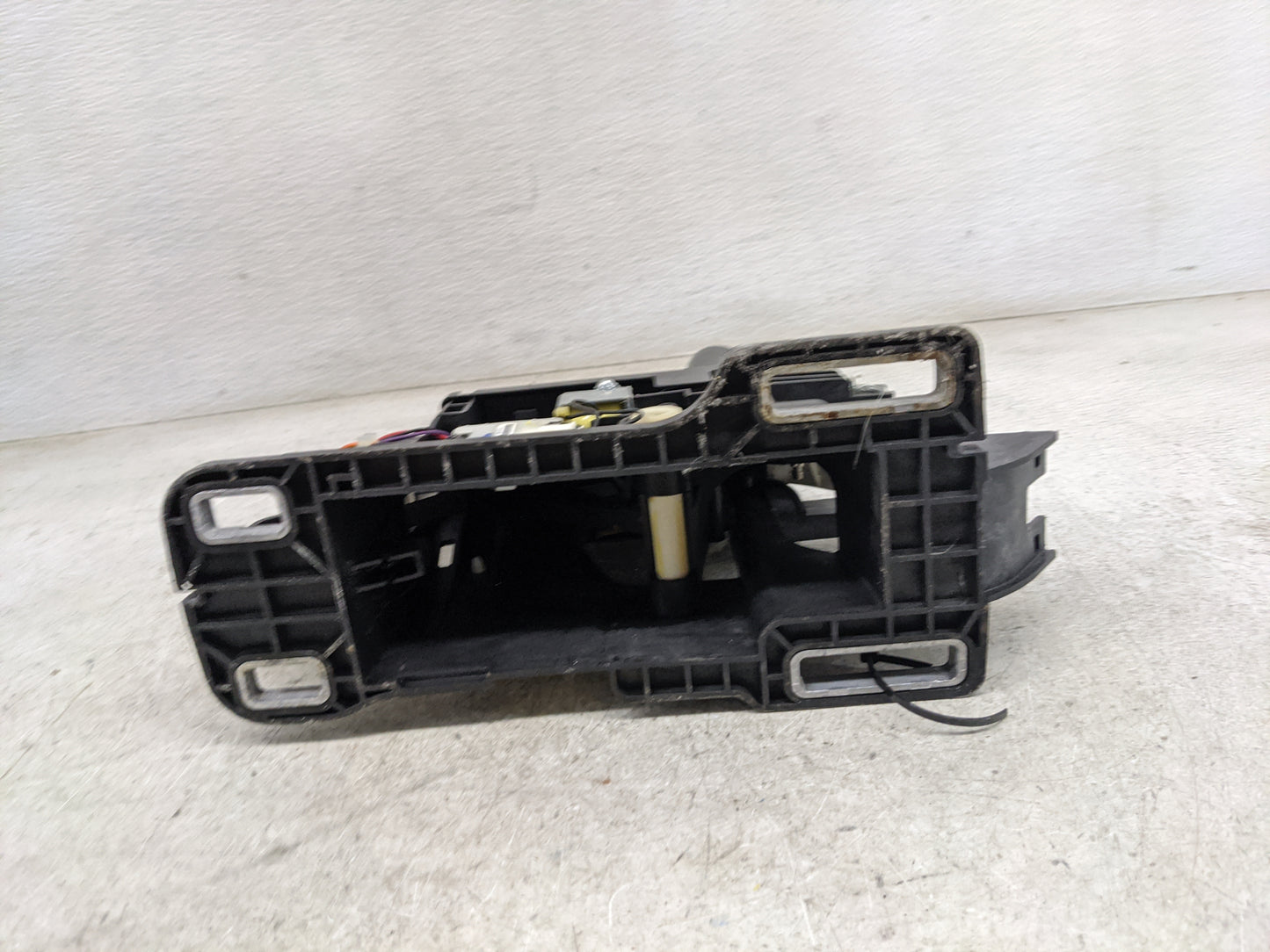 2006 Ford Explorer Floor Console Assembly Shifter - Oemusedautoparts1.com