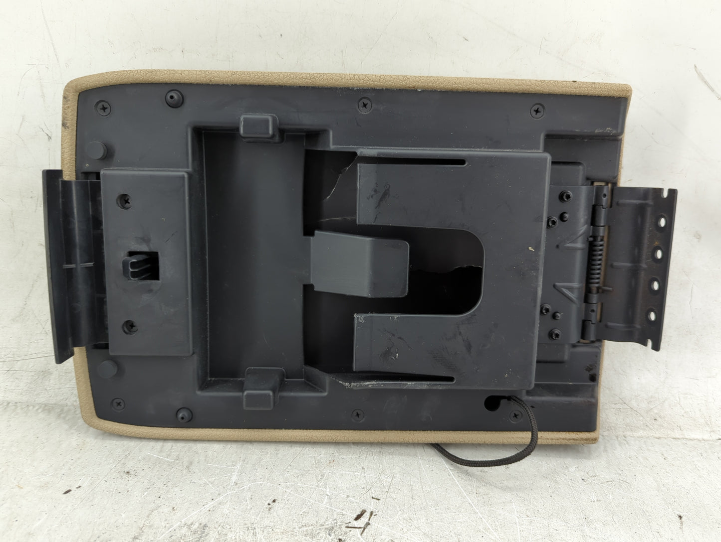2006 Ford Explorer Center Console Armrest Cover Lid Fits OEM Used Auto Parts - Oemusedautoparts1.com