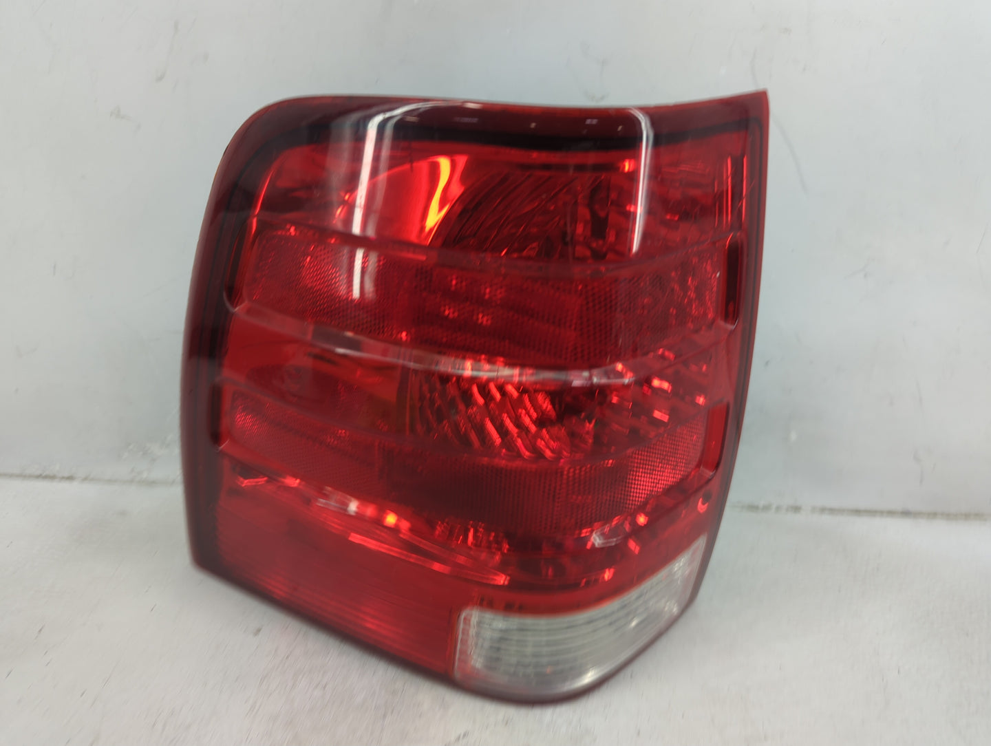 2006-2010 Ford Explorer Tail Light Assembly Driver Left OEM Fits Fits 2006 2007 2008 2009 2010 OEM Used Auto Parts - Oemused
