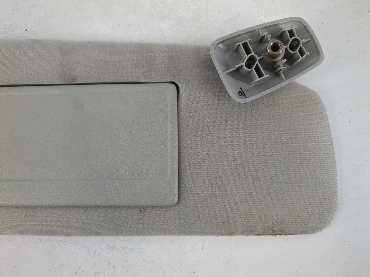 2004-2008 Ford F-150 Sun Visor Shade Replacement Passenger Right Mirror Fits Fits 2004 2005 2006 2007 2008 OEM Used Auto Par