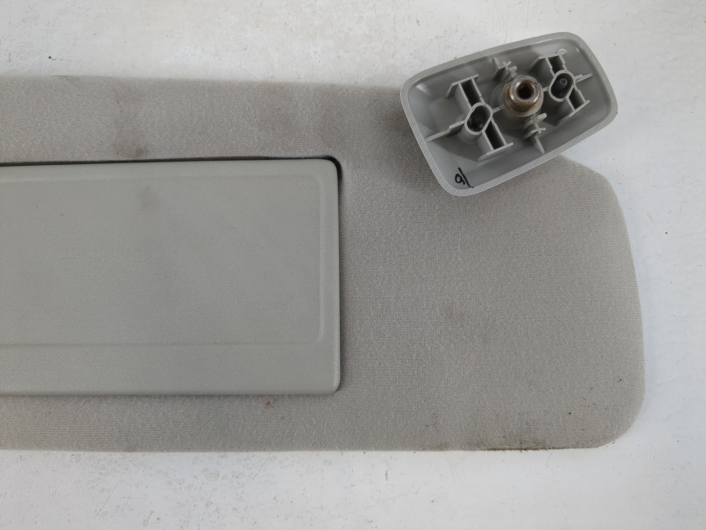 2004-2008 Ford F-150 Sun Visor Shade Replacement Passenger Right Mirror Fits Fits 2004 2005 2006 2007 2008 OEM Used Auto Par