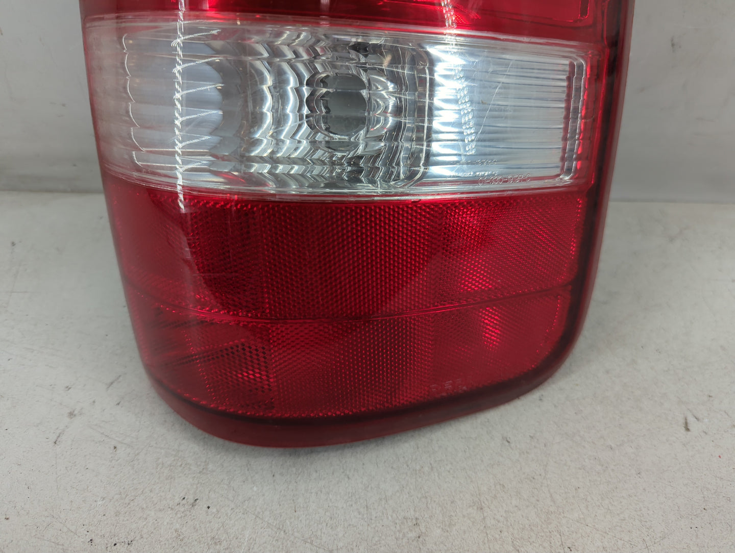 2004-2008 Ford F-150 Tail Light Assembly Passenger Right OEM P/N:20191209 Fits Fits 2004 2005 2006 2007 2008 OEM Used Auto P
