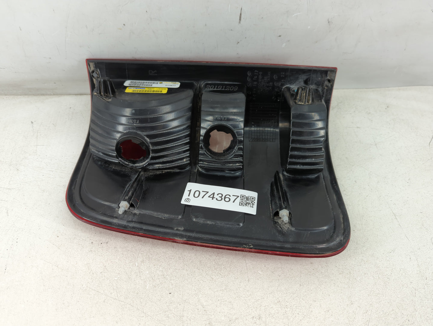 2004-2008 Ford F-150 Tail Light Assembly Passenger Right OEM P/N:20191209 Fits Fits 2004 2005 2006 2007 2008 OEM Used Auto P