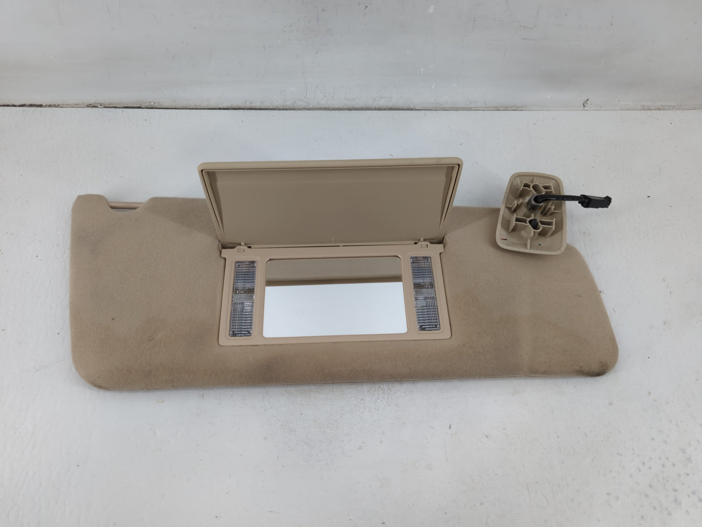 2004-2008 Ford F-150 Sun Visor Shade Replacement Passenger Right Mirror Fits Fits 2004 2005 2006 2007 2008 OEM Used Auto Par
