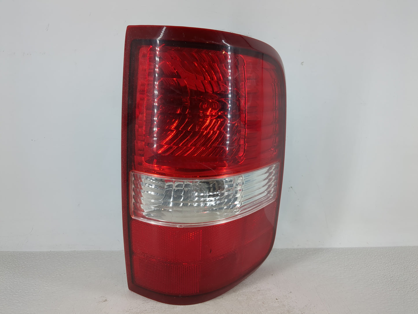2004-2008 Ford F-150 Tail Light Assembly Passenger Right OEM P/N:13B504 A 13B504 B Fits Fits 2004 2005 2006 2007 2008 OEM Us