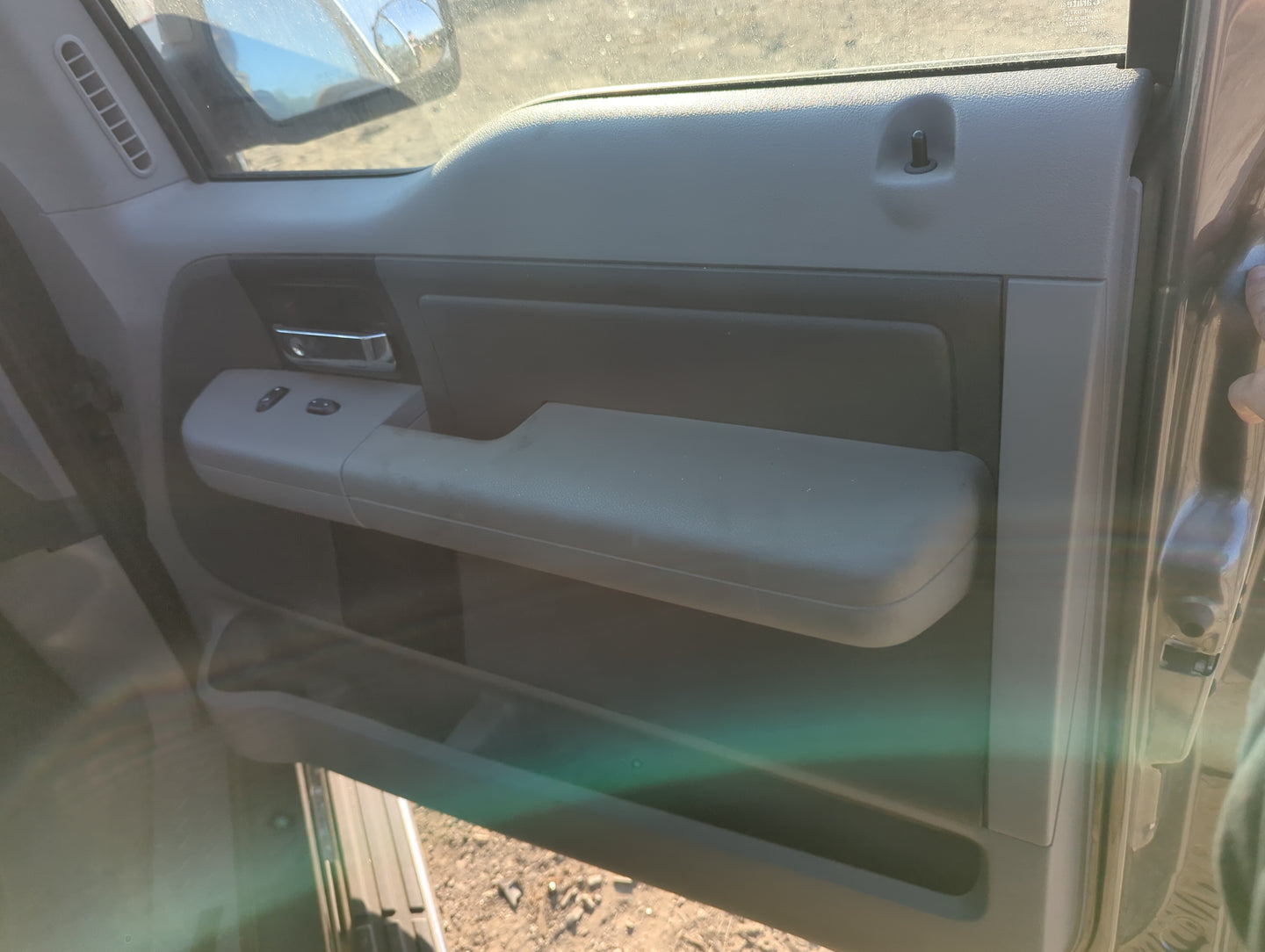 2006 Ford F-150 Front Right Passenger Interior Door Panel Trim 1163989 - Oemusedautoparts1.com