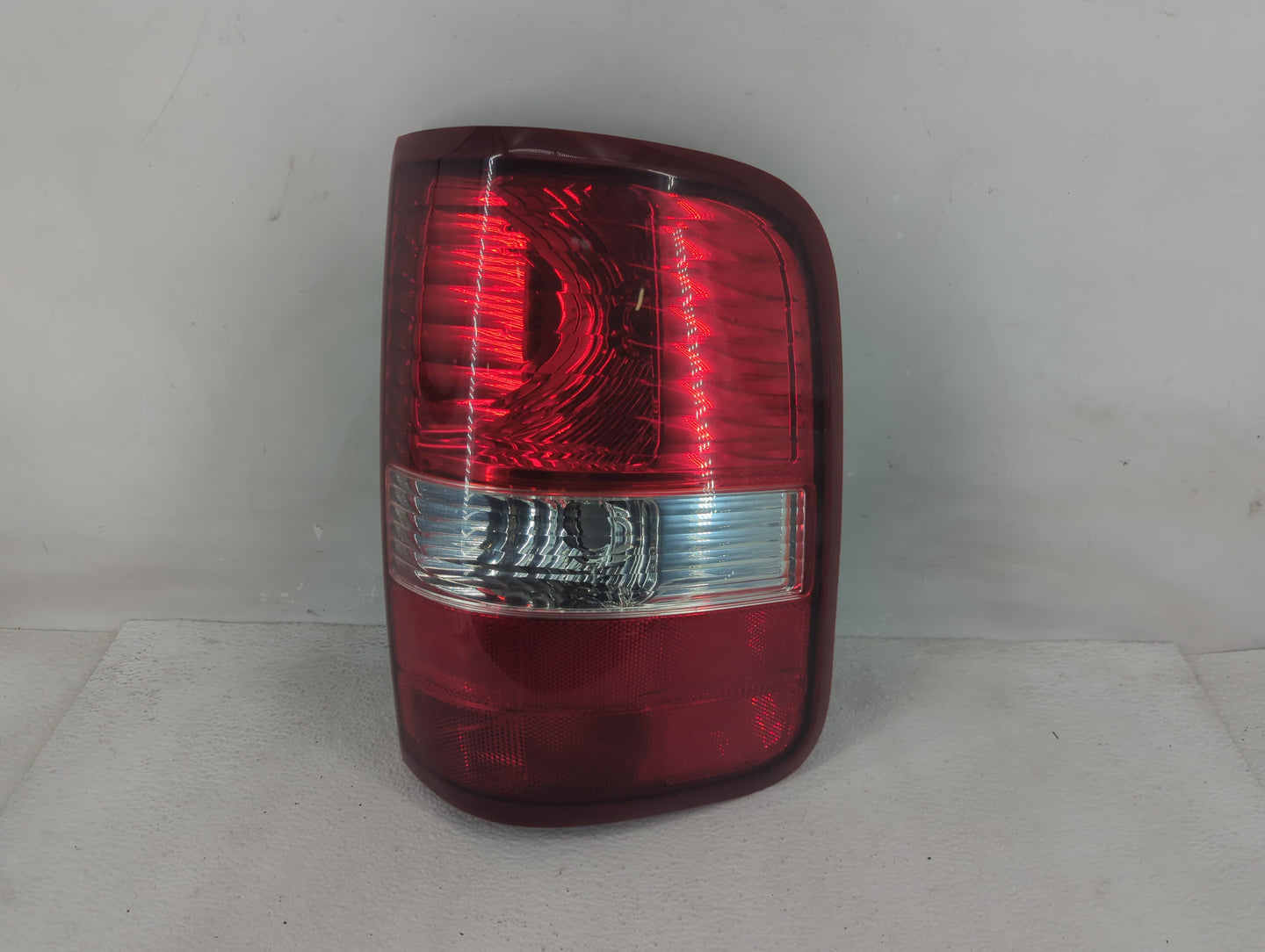 2004-2008 Ford F-150 Tail Light Assembly Passenger Right OEM Fits Fits 2004 2005 2006 2007 2008 OEM Used Auto Parts - Oemuse