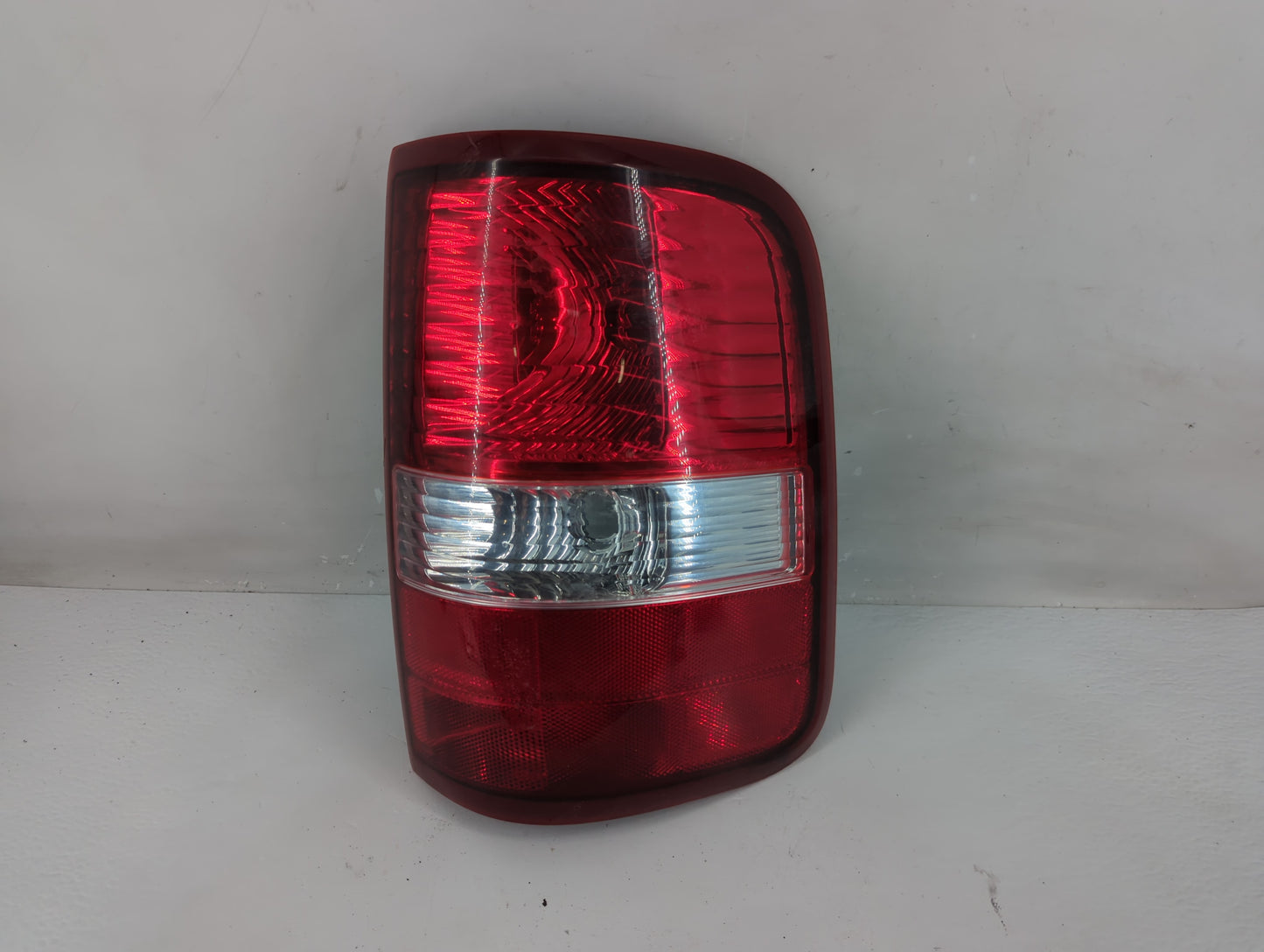 2004-2008 Ford F-150 Tail Light Assembly Passenger Right OEM P/N:6L34 13B504 5C Fits Fits 2004 2005 2006 2007 2008 OEM Used 