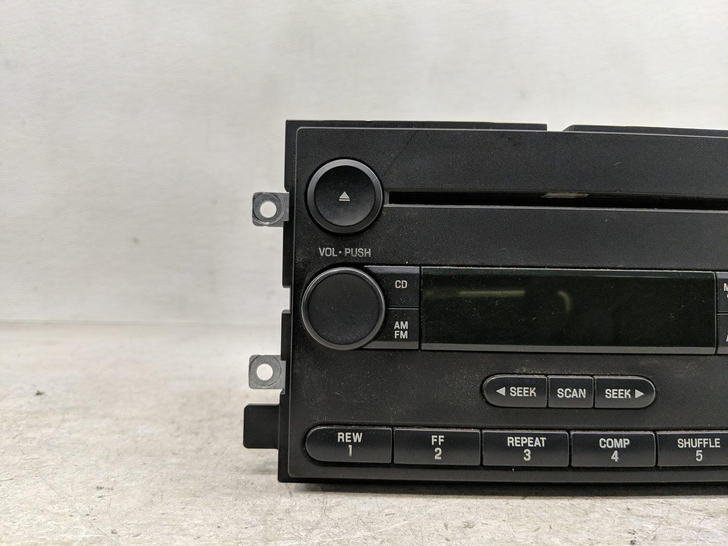 2005-2006 Ford F-150 Radio AM FM Cd Player Receiver Replacement P/N:6L3T-18C869-AD Fits Fits 2005 2006 OEM Used Auto Parts -