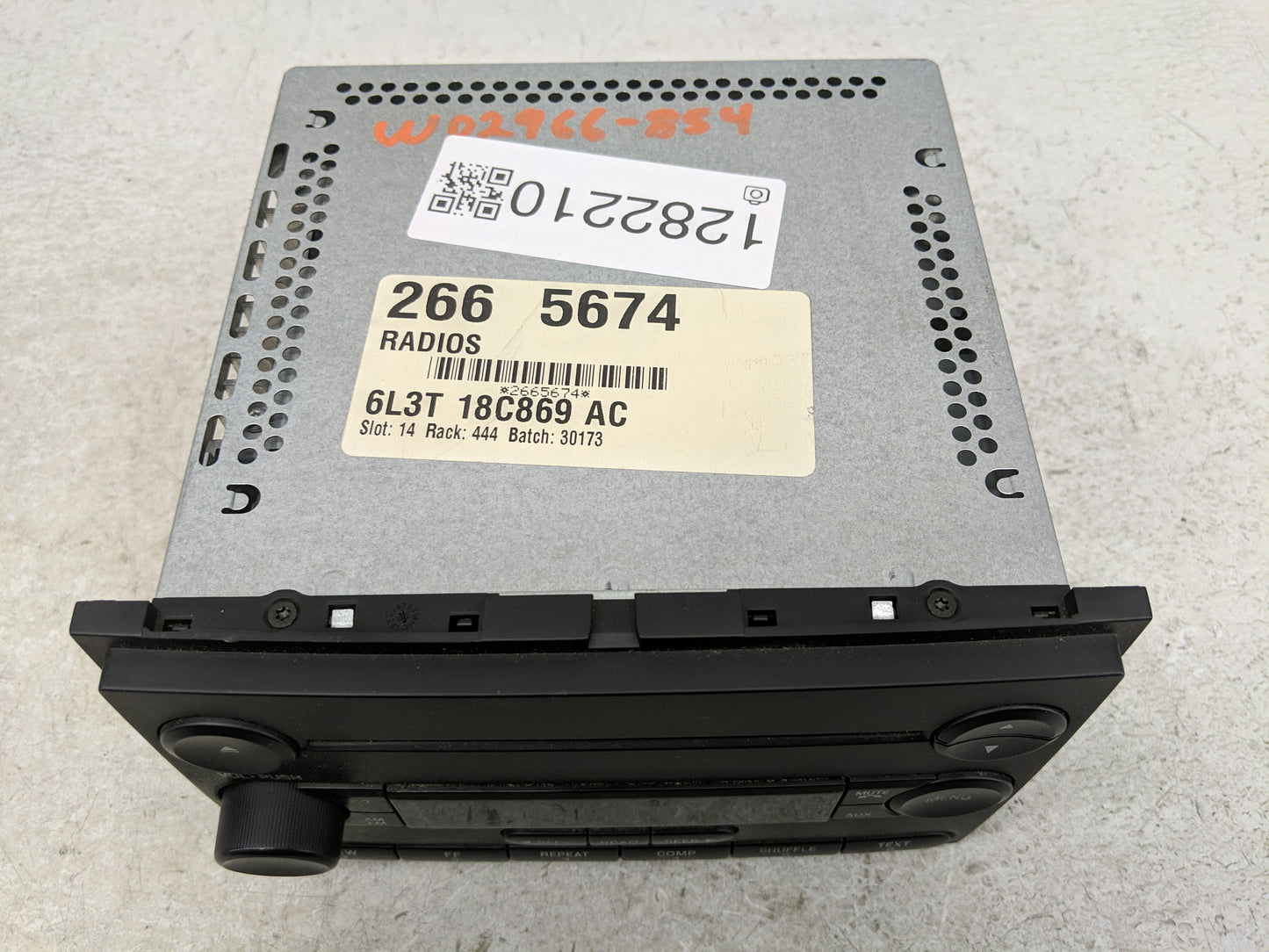 2005-2006 Ford F-150 Radio AM FM Cd Player Receiver Replacement P/N:6L3T-18C869-AD Fits Fits 2005 2006 OEM Used Auto Parts -