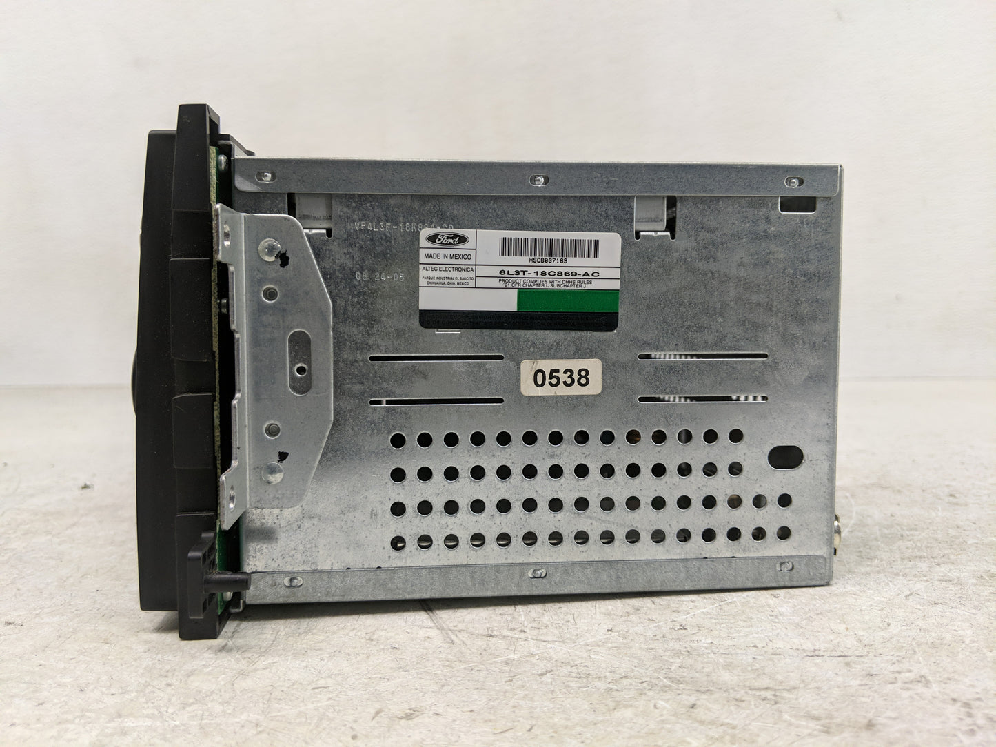 2005-2006 Ford F-150 Radio AM FM Cd Player Receiver Replacement P/N:6L3T-18C869-AD Fits Fits 2005 2006 OEM Used Auto Parts -
