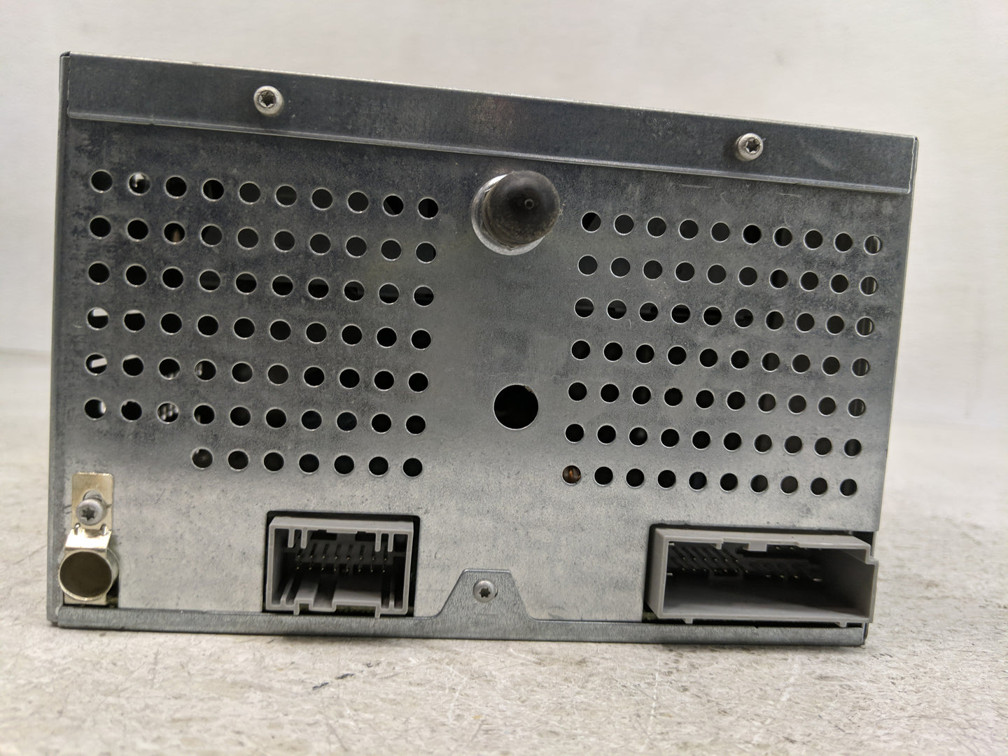 2005-2006 Ford F-150 Radio AM FM Cd Player Receiver Replacement P/N:6L3T-18C869-AD Fits Fits 2005 2006 OEM Used Auto Parts -