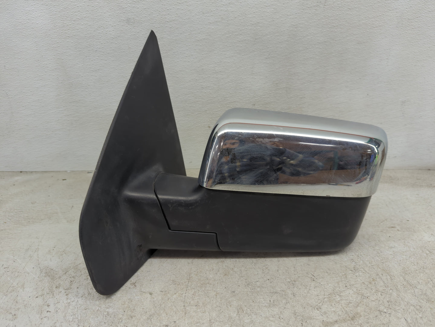 2004-2008 Ford F-150 Driver Side View Mirror - Left Door Mirror OEM Used - Oemusedautoparts1.com