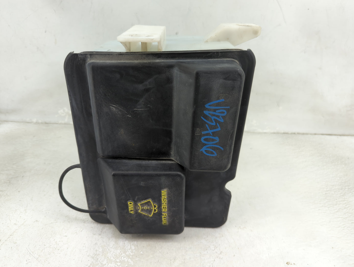 1998-2006 Ford F-150 Windshield Washer Fluid Reservoir Bottle Oem 1465762 - Oemusedautoparts1.com
