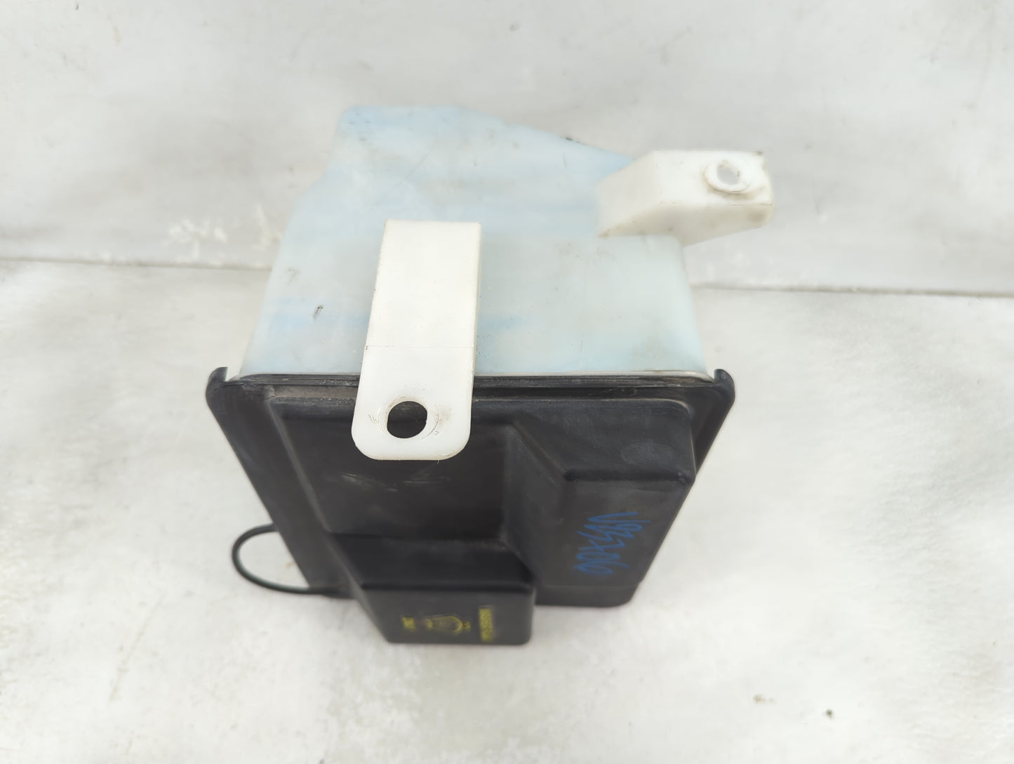 1998-2006 Ford F-150 Windshield Washer Fluid Reservoir Bottle Oem 1465762 - Oemusedautoparts1.com