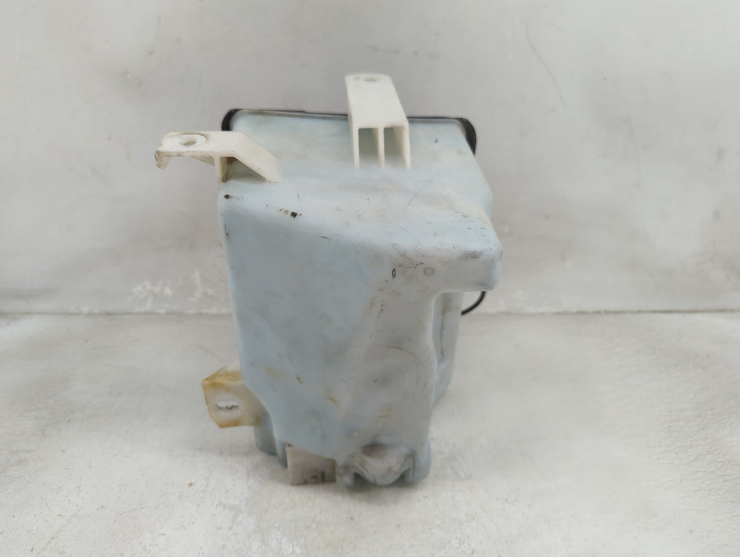 1998-2006 Ford F-150 Windshield Washer Fluid Reservoir Bottle Oem 1465762 - Oemusedautoparts1.com