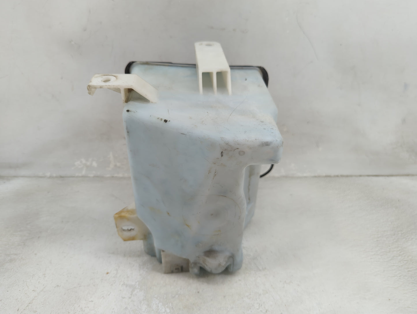 1998-2006 Ford F-150 Windshield Washer Fluid Reservoir Bottle Oem 1465762 - Oemusedautoparts1.com