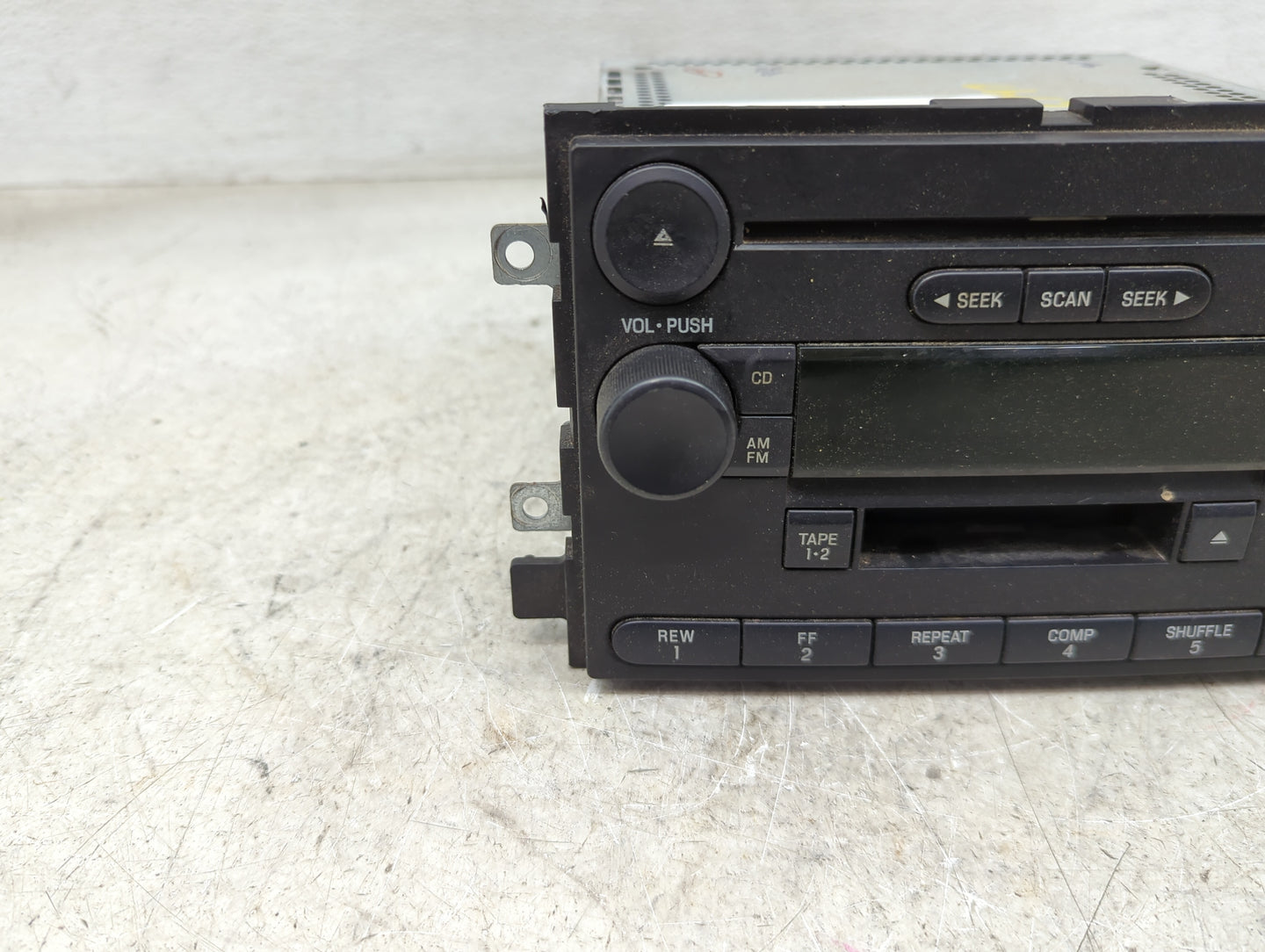 2005-2006 Ford F-150 Radio AM FM Cd Player Receiver Replacement P/N:5L3T-18C868-AD 5L3T18C869AD Fits Fits 2005 2006 OEM Used