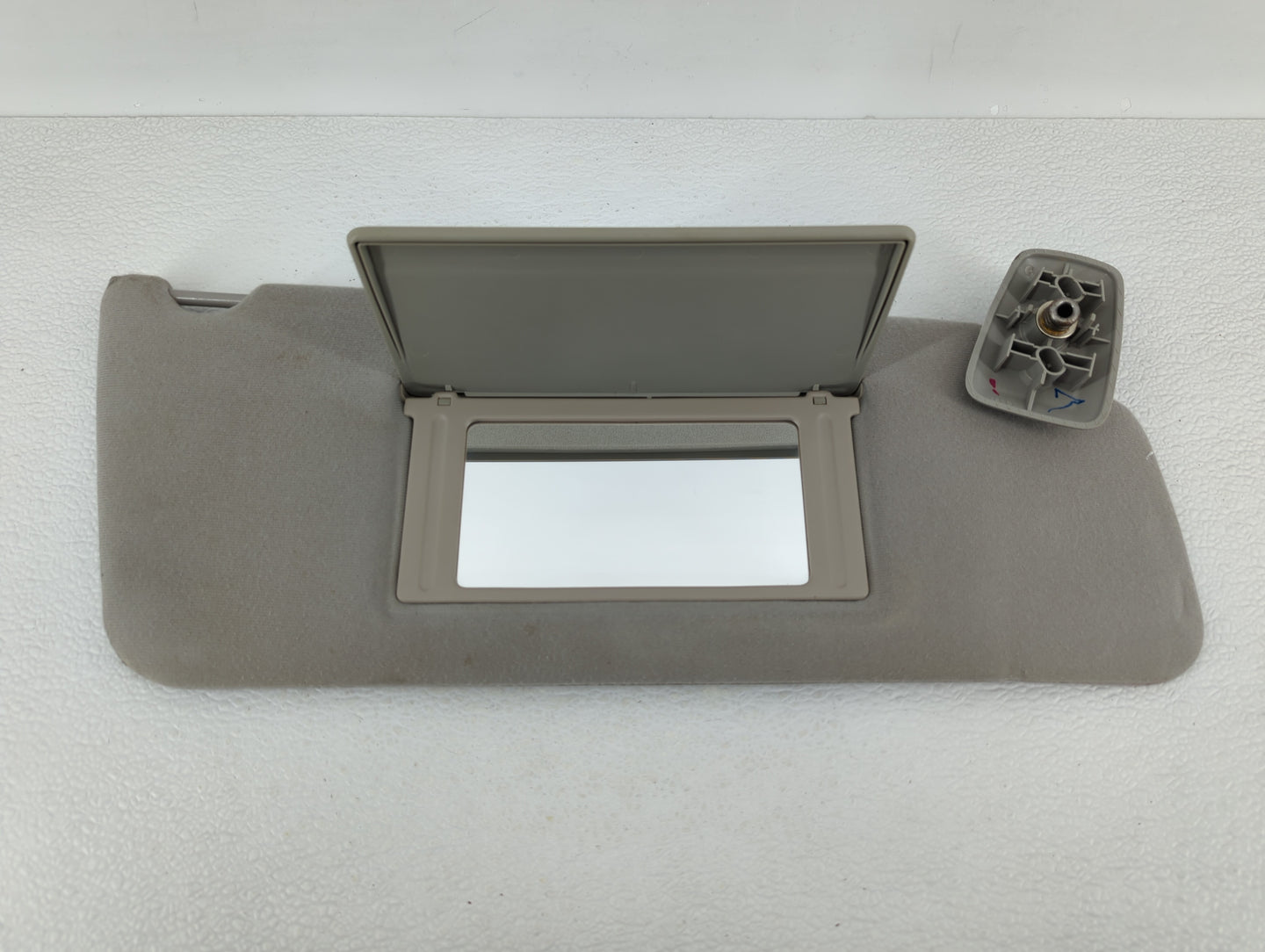 2004-2008 Ford F-150 Sun Visor Shade Replacement Passenger Right Mirror Fits Fits 2004 2005 2006 2007 2008 OEM Used Auto Par