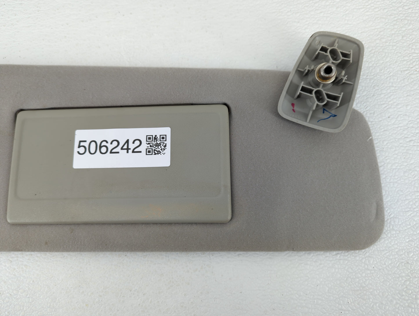 2004-2008 Ford F-150 Sun Visor Shade Replacement Passenger Right Mirror Fits Fits 2004 2005 2006 2007 2008 OEM Used Auto Par