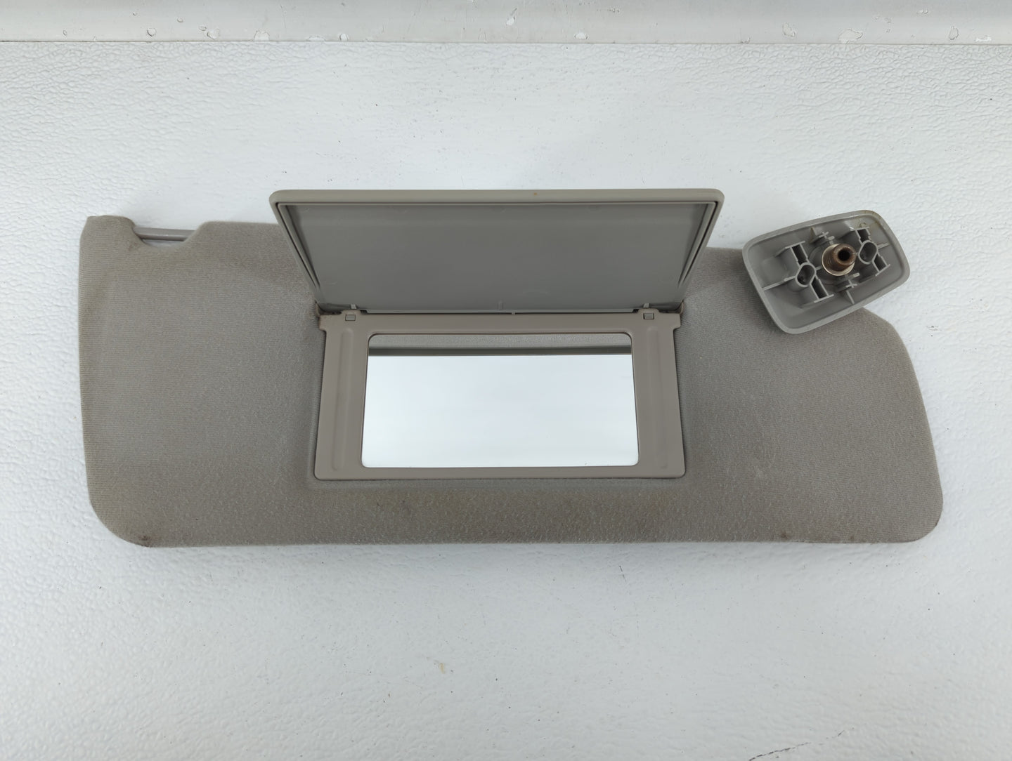 2004-2008 Ford F-150 Sun Visor Shade Replacement Passenger Right Mirror Fits Fits 2004 2005 2006 2007 2008 OEM Used Auto Par