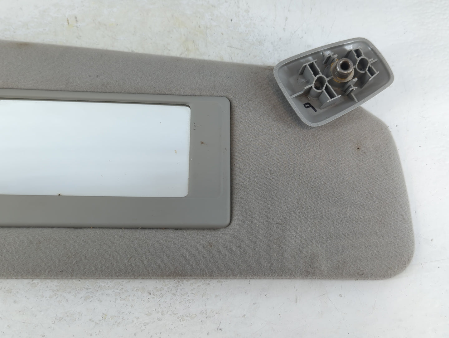 2004-2008 Ford F-150 Sun Visor Shade Replacement Passenger Right Mirror Fits Fits 2004 2005 2006 2007 2008 OEM Used Auto Par