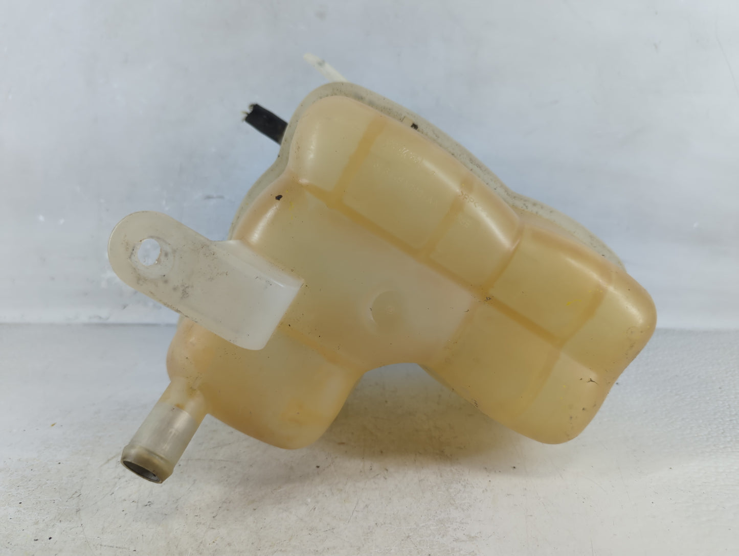 2004-2008 Ford F-150 Radiator Coolant Overflow Expansion Tank Bottle 925541 - Oemusedautoparts1.com