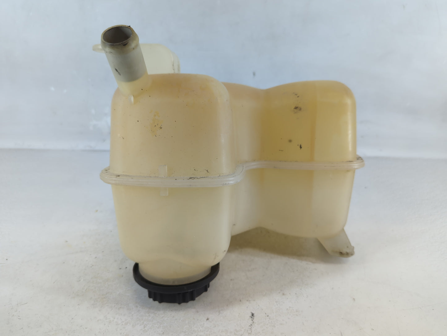 2004-2008 Ford F-150 Radiator Coolant Overflow Expansion Tank Bottle 925541 - Oemusedautoparts1.com