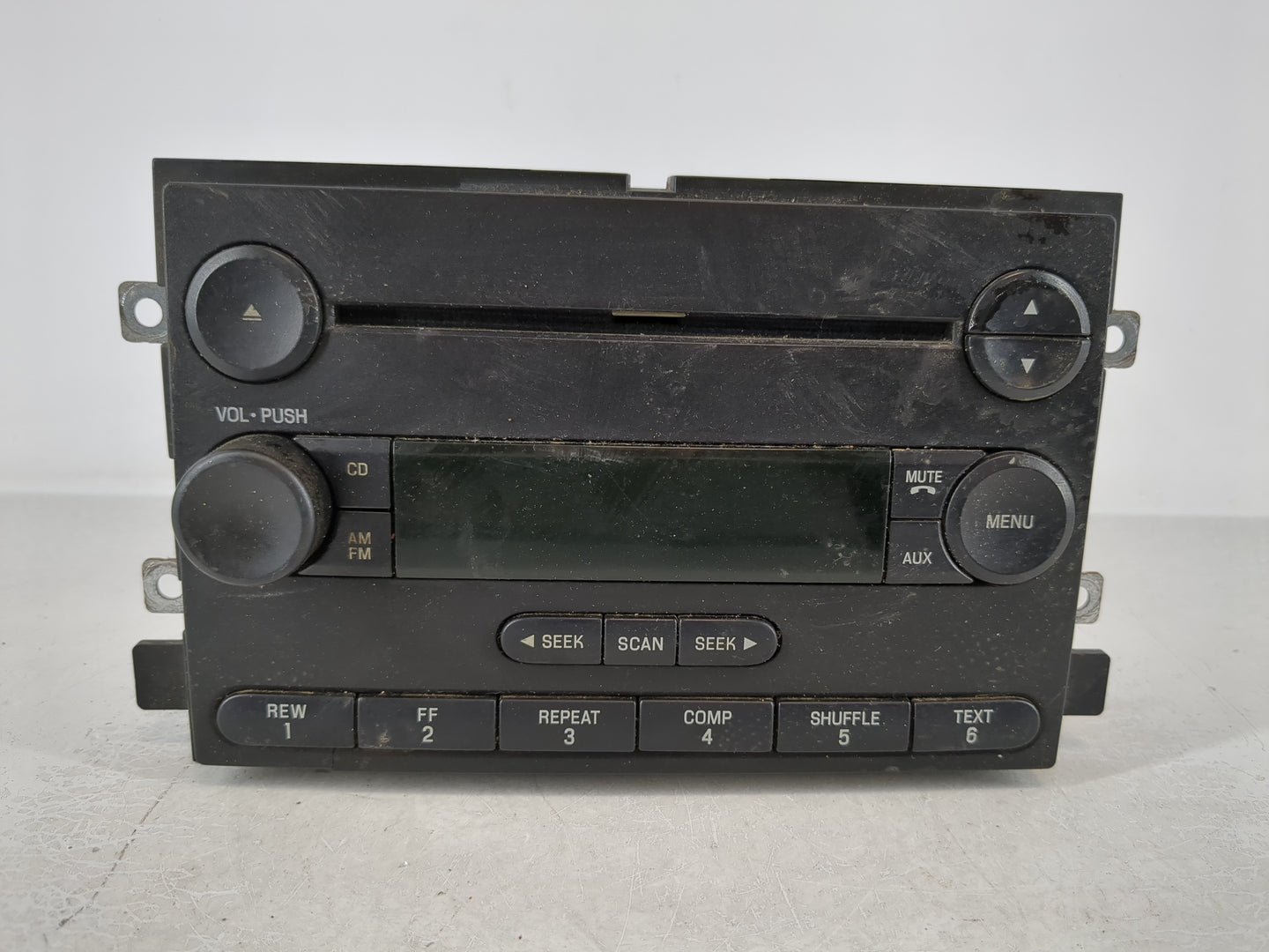 2005-2006 Ford F-150 Radio AM FM Cd Player Receiver Replacement P/N:6L3T-18C869-AD Fits Fits 2005 2006 OEM Used Auto Parts -