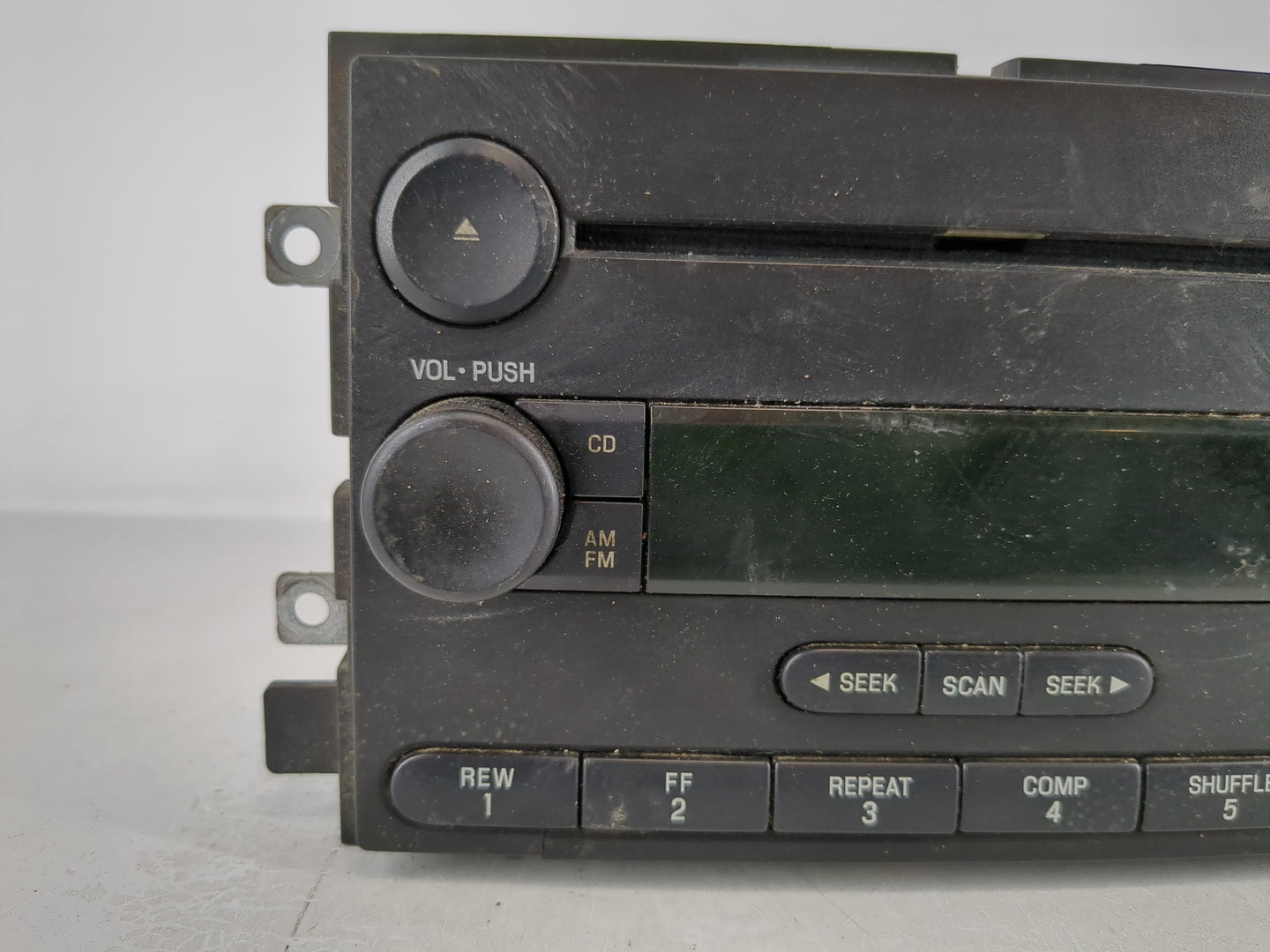 2005-2006 Ford F-150 Radio AM FM Cd Player Receiver Replacement P/N:6L3T-18C869-AD Fits Fits 2005 2006 OEM Used Auto Parts -