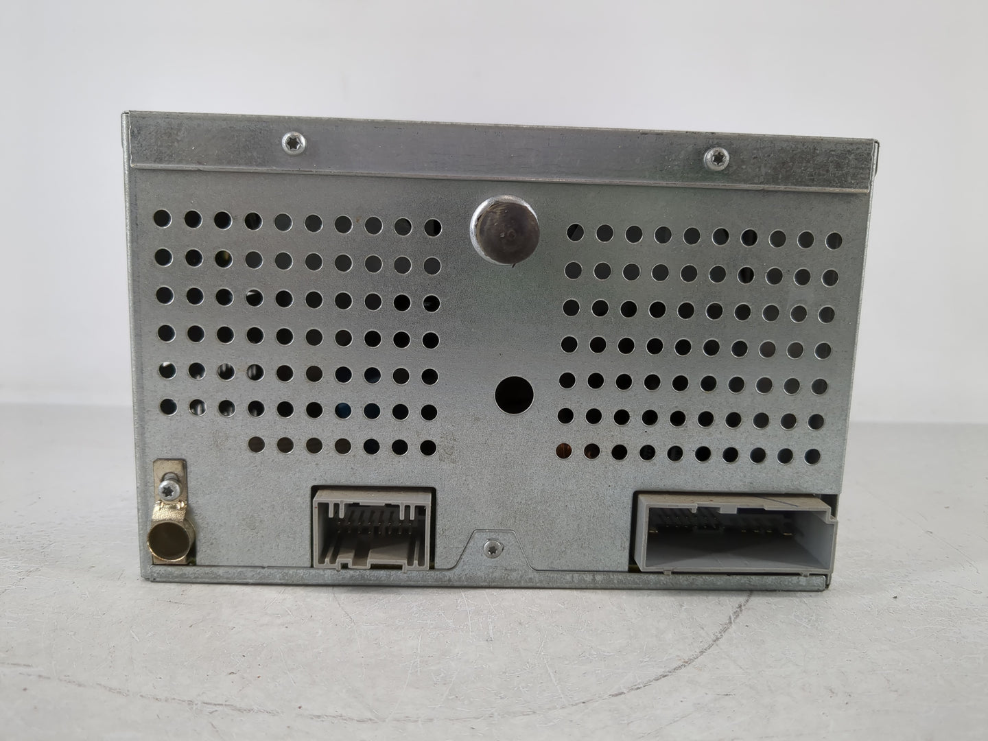 2005-2006 Ford F-150 Radio AM FM Cd Player Receiver Replacement P/N:6L3T-18C869-AD Fits Fits 2005 2006 OEM Used Auto Parts -