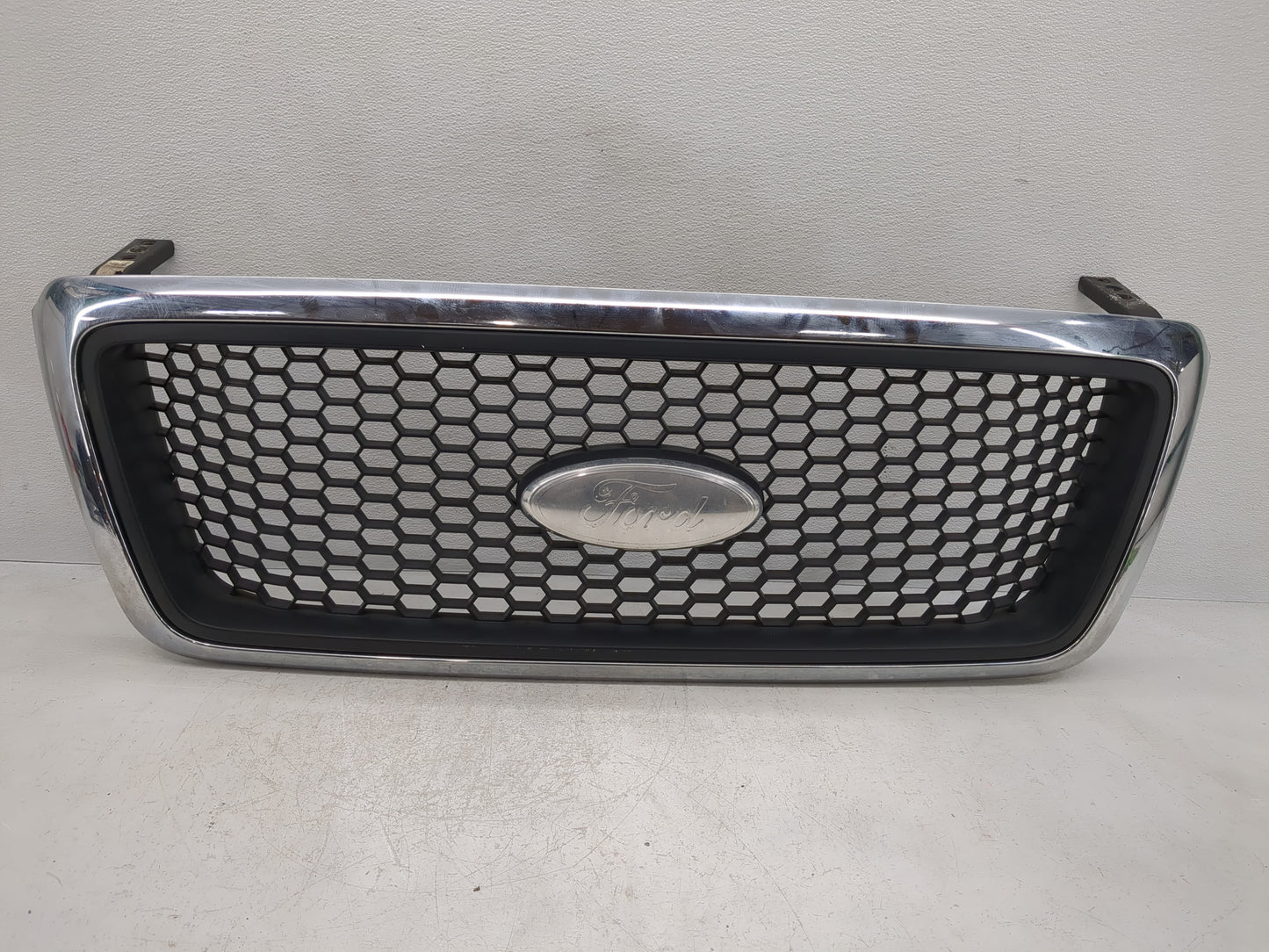 2006-2008 Ford F-150 Front Grille Bumper Not Included - Oemusedautoparts1.com