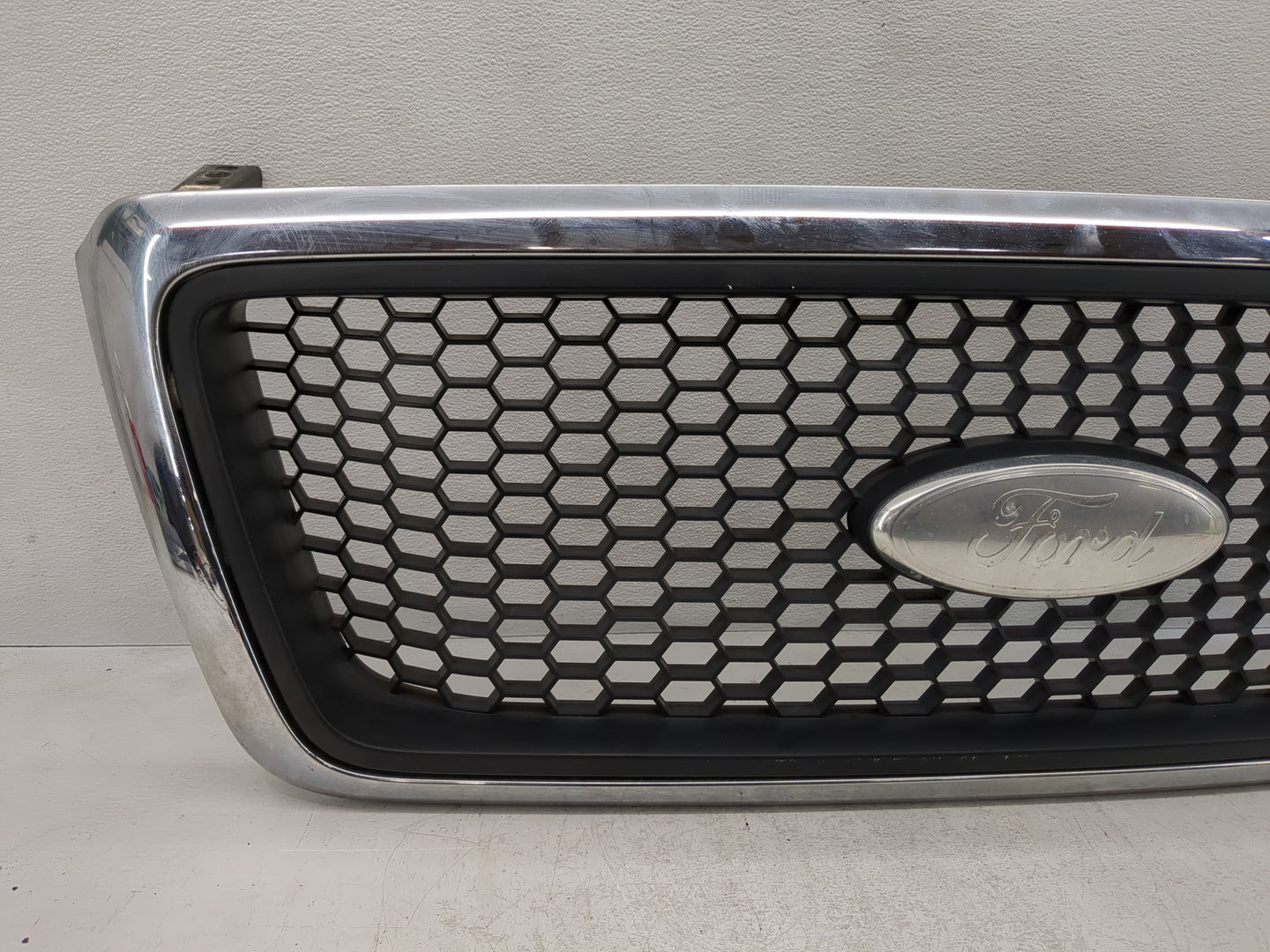 2006-2008 Ford F-150 Front Grille Bumper Not Included - Oemusedautoparts1.com